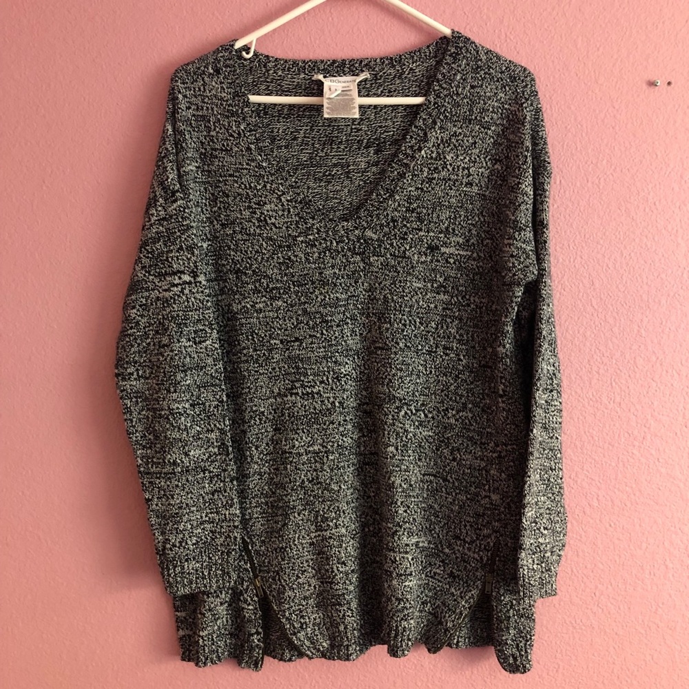 BCBG V Neck gray sweater